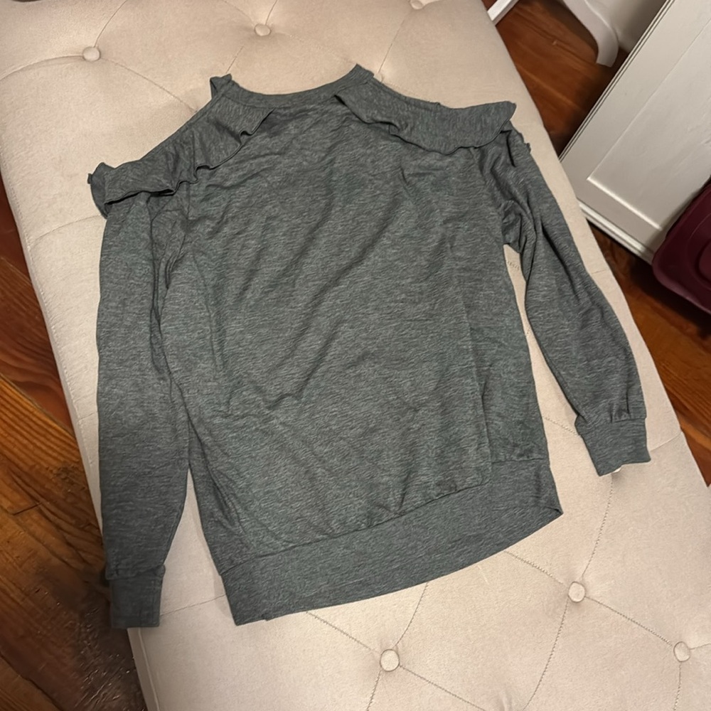 Express Cold Shoulder Ruffle Crewneck Sweater M Gray - Picture 5 of 5